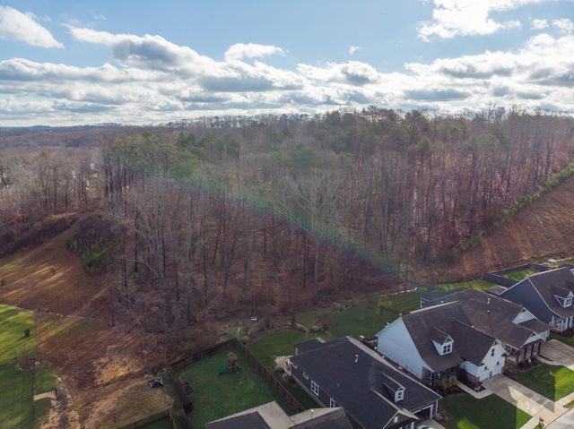 558 Deer Valley Drive, Hixson, TN 37343