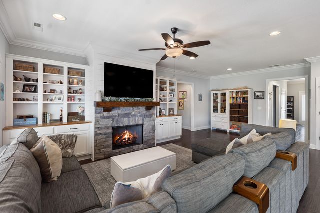 558 Deer Valley Drive, Hixson, TN 37343