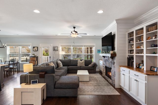 558 Deer Valley Drive, Hixson, TN 37343