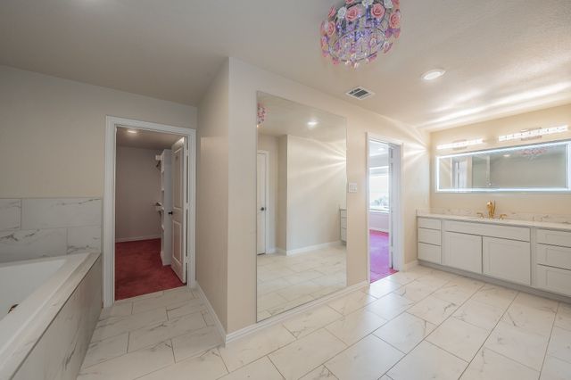 6012 Englishoak Drive, Arlington, TX 76016