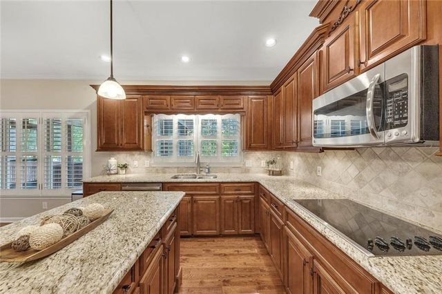 505 Knoll Pointe, Woodstock, GA 30189