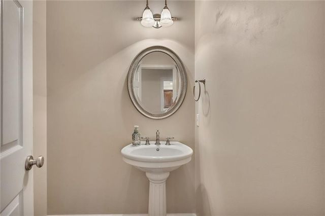 505 Knoll Pointe, Woodstock, GA 30189