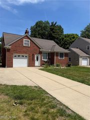 26822 Russell Road, Bay Village, OH 44140