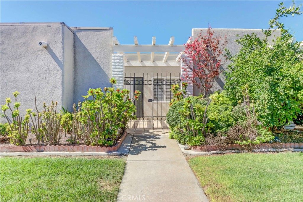 2005 Via Mariposa W B, Laguna Woods, CA 92637 — exterior