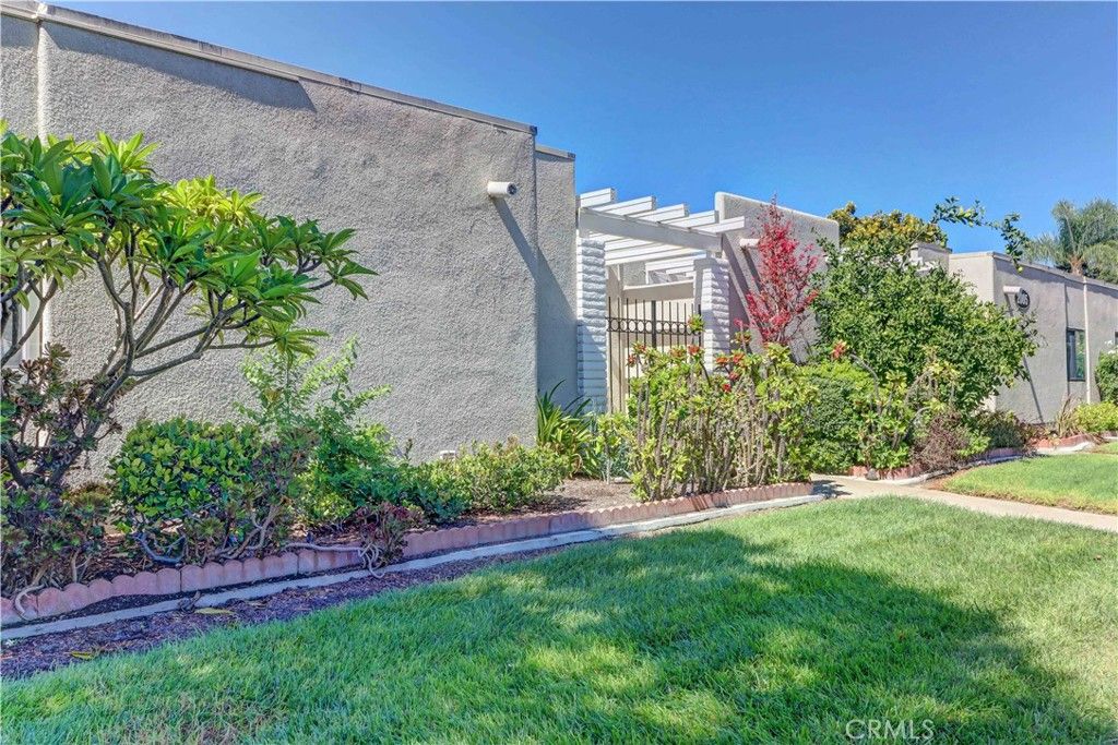 2005 Via Mariposa W B, Laguna Woods, CA 92637 — photo 2