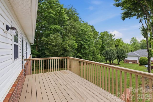 2523 26th Avenue NE, Hickory, NC 28601