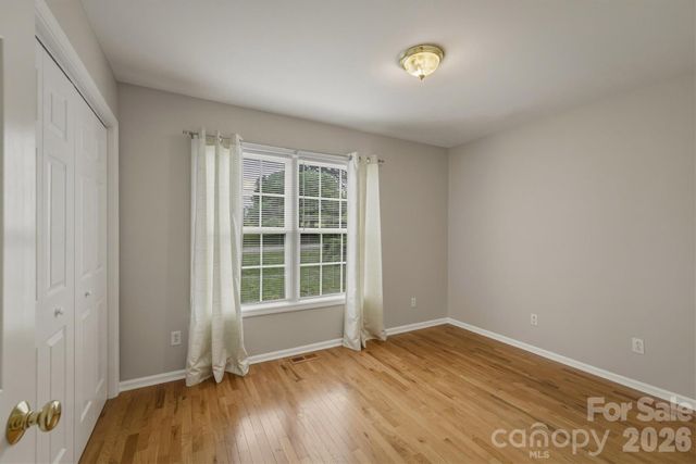 2523 26th Avenue NE, Hickory, NC 28601