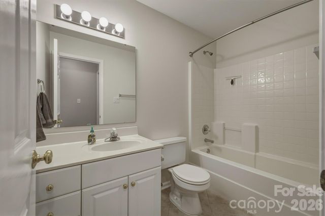 2523 26th Avenue NE, Hickory, NC 28601