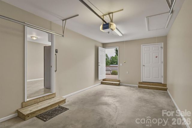 2523 26th Avenue NE, Hickory, NC 28601