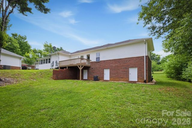 2523 26th Avenue NE, Hickory, NC 28601