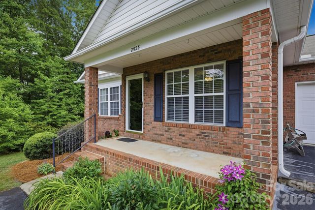 2523 26th Avenue NE, Hickory, NC 28601