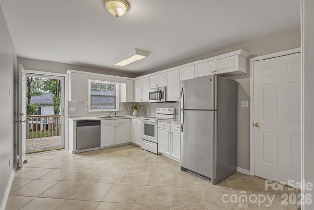 2523 26th Avenue NE, Hickory, NC 28601