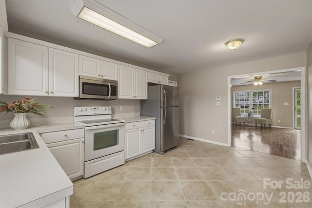 2523 26th Avenue NE, Hickory, NC 28601