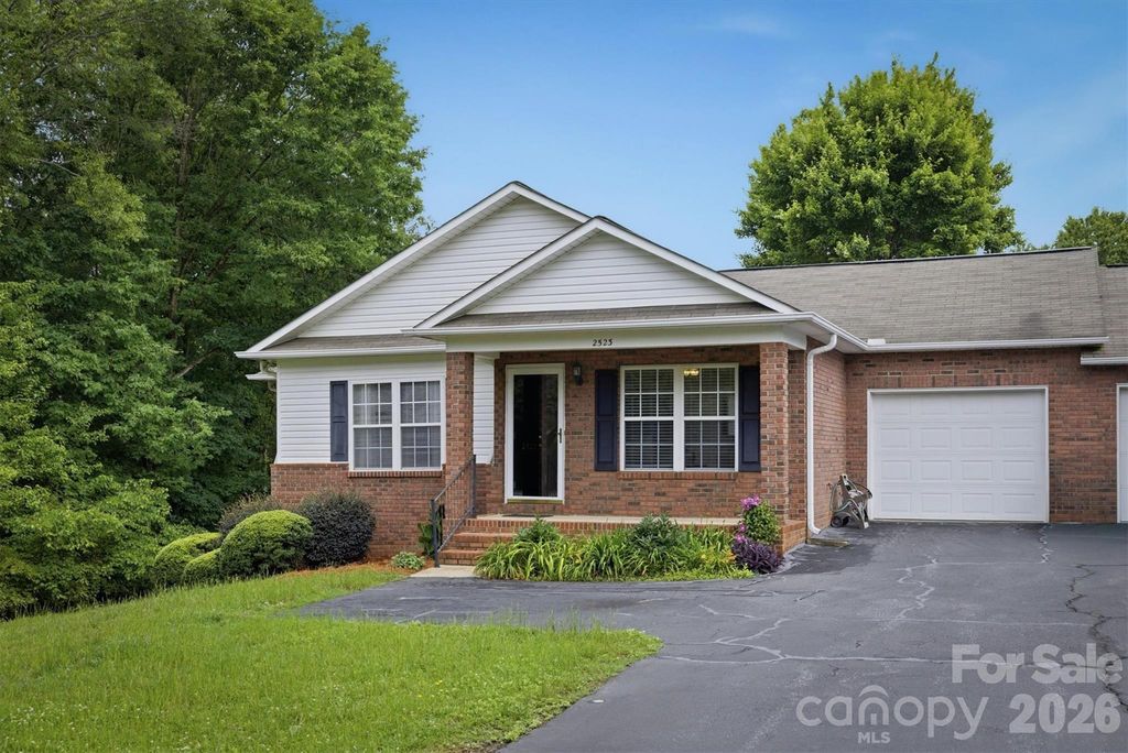2523 26th Avenue NE, Hickory, NC 28601