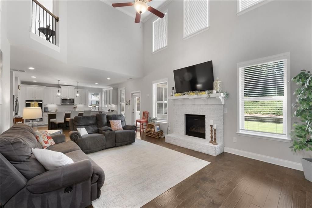 Image 14 of property listing at 6910 Concord Brook Lane, Cumming, GA 30028