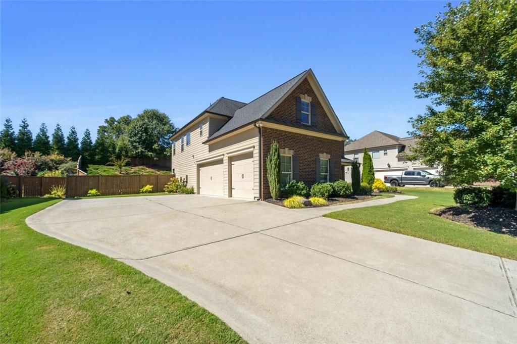 Image 52 of property listing at 6910 Concord Brook Lane, Cumming, GA 30028