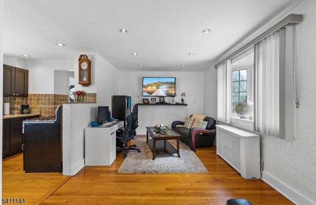 288 Sussex Rd, Wood-ridge Boro, NJ 07075