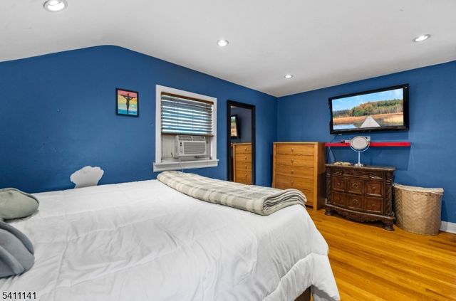 288 Sussex Rd, Wood-ridge Boro, NJ 07075