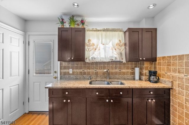 288 Sussex Rd, Wood-ridge Boro, NJ 07075