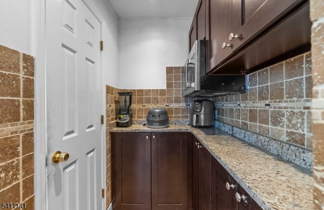 288 Sussex Rd, Wood-ridge Boro, NJ 07075