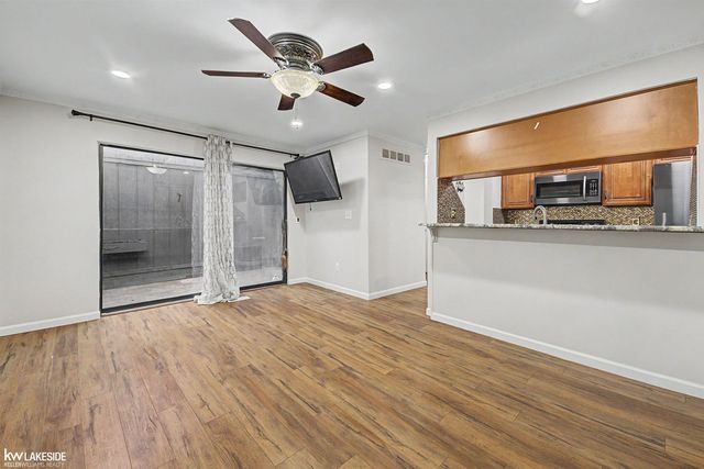 37143 Clubhouse Drive, Sterling Heights, MI 48312