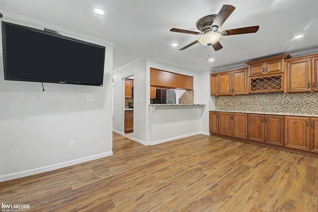 37143 Clubhouse Drive, Sterling Heights, MI 48312