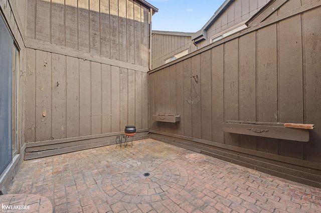 37143 Clubhouse Drive, Sterling Heights, MI 48312