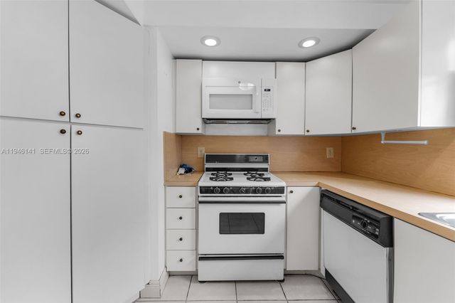 10915 SW 71st St, Miami, FL 33173