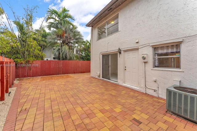 10915 SW 71st St, Miami, FL 33173