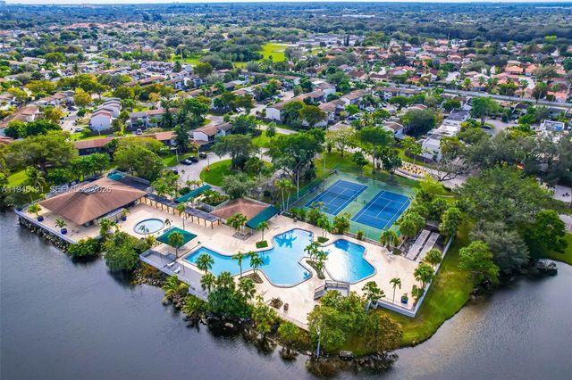 10915 SW 71st St, Miami, FL 33173