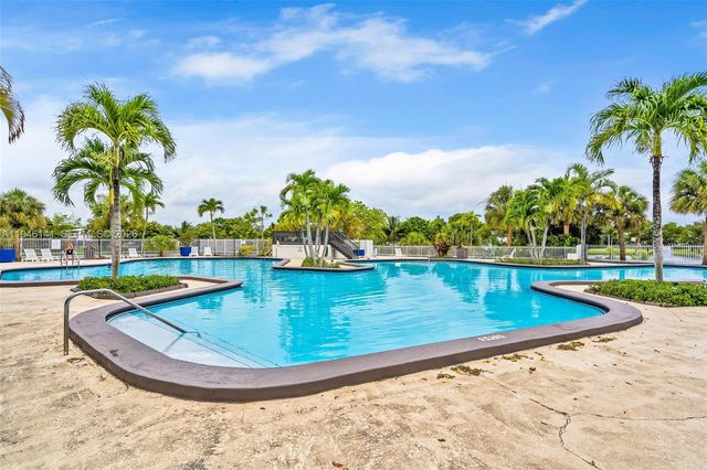 10915 SW 71st St, Miami, FL 33173