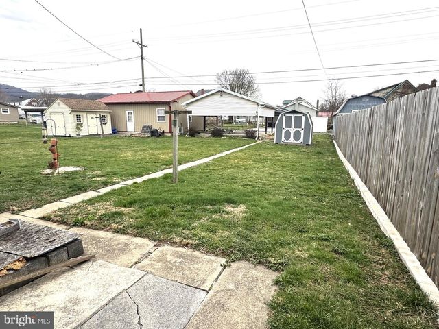 428 S WAYNE ST, Lewistown, PA 17044