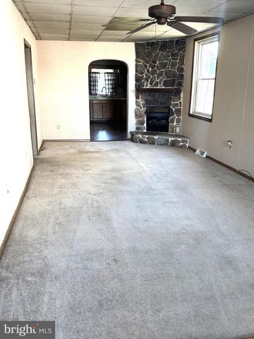 428 S WAYNE ST, Lewistown, PA 17044