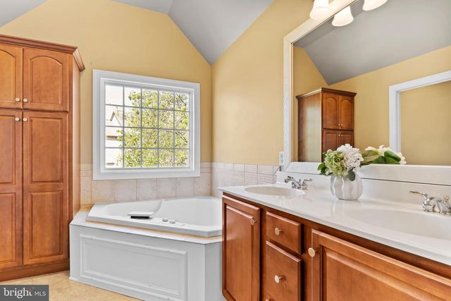 8 BAYBERRY RD, Carlisle, PA 17013