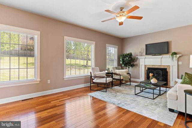 8 BAYBERRY RD, Carlisle, PA 17013