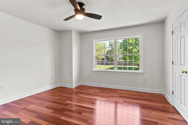 8 BAYBERRY RD, Carlisle, PA 17013