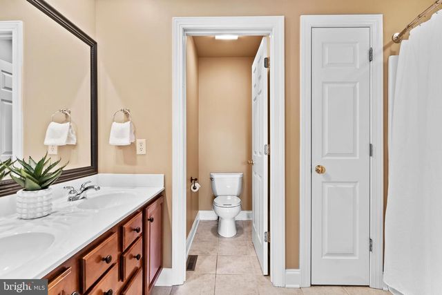 8 BAYBERRY RD, Carlisle, PA 17013