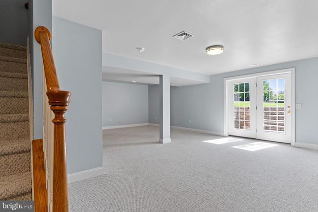8 BAYBERRY RD, Carlisle, PA 17013
