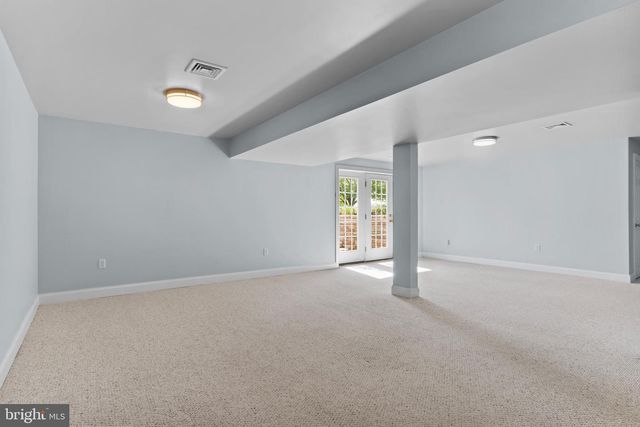 8 BAYBERRY RD, Carlisle, PA 17013