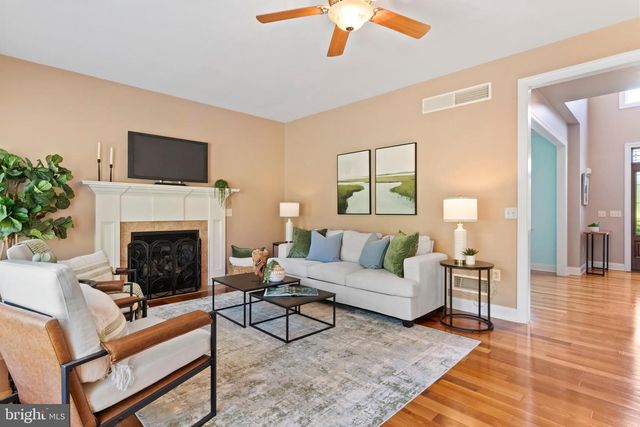 8 BAYBERRY RD, Carlisle, PA 17013