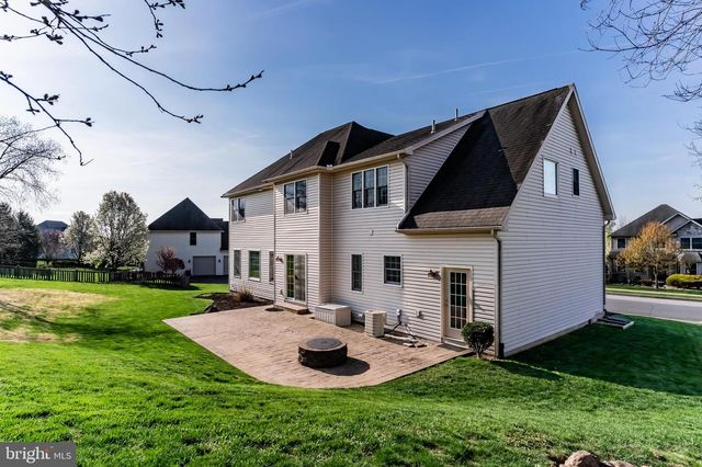 8 BAYBERRY RD, Carlisle, PA 17013
