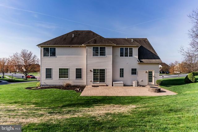 8 BAYBERRY RD, Carlisle, PA 17013