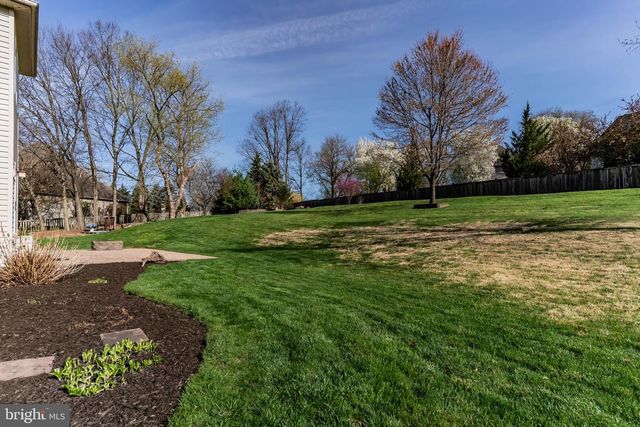 8 BAYBERRY RD, Carlisle, PA 17013