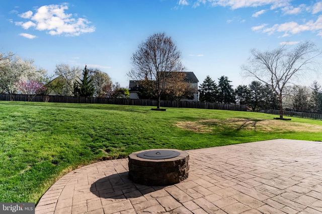 8 BAYBERRY RD, Carlisle, PA 17013