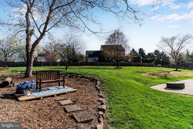 8 BAYBERRY RD, Carlisle, PA 17013
