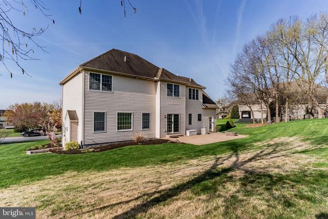8 BAYBERRY RD, Carlisle, PA 17013