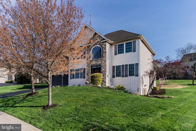 8 BAYBERRY RD, Carlisle, PA 17013