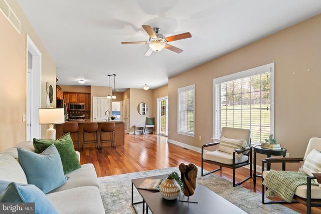 8 BAYBERRY RD, Carlisle, PA 17013