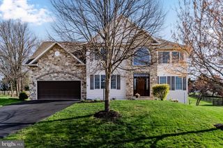 8 BAYBERRY RD, Carlisle, PA 17013