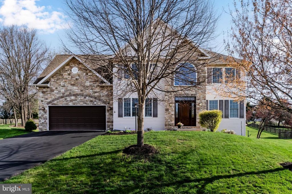 8 BAYBERRY RD, Carlisle, PA 17013